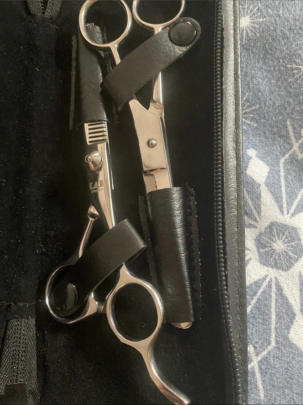 Professional new  KAI Stainless Steel Hairdressing pair thinning Scissors -